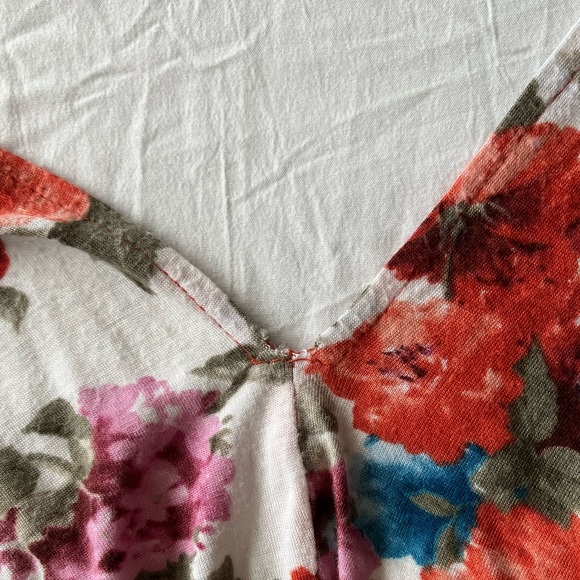 FOREVER 21 floral hi-low top with tail & open back - Picture 6 of 8